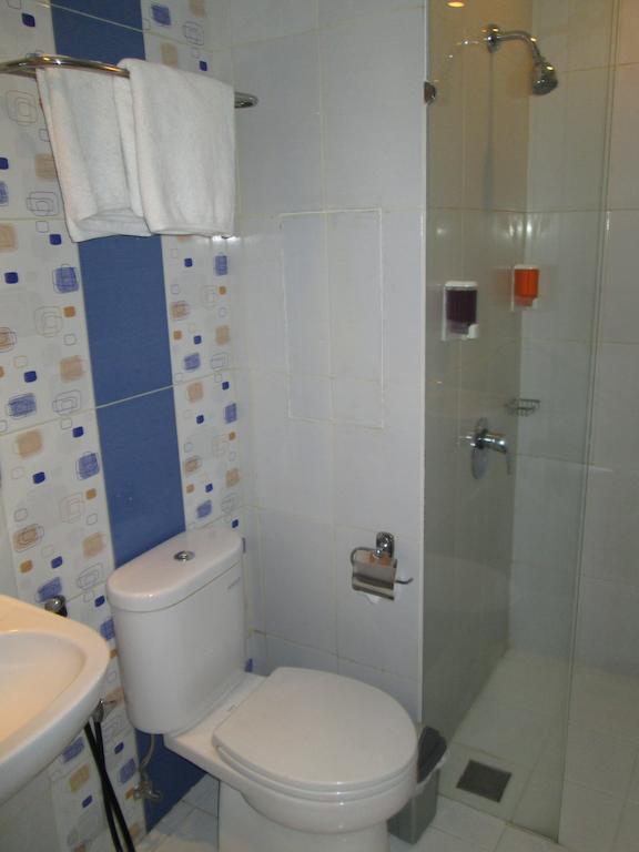 Dewarna Hotel Arifin Bunul الغرفة الصورة